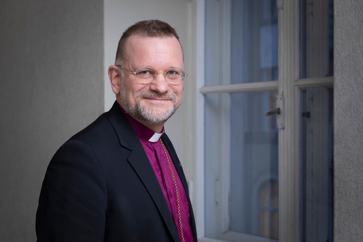 Piispa Jari Jolkkonen suosittelee tieteen ja uskonnon suhteesta kiinnostuneille Ronald Numbersin kirjaa Galileo tyrmässä ja muita myyttejä tieteestä ja uskonnosta.