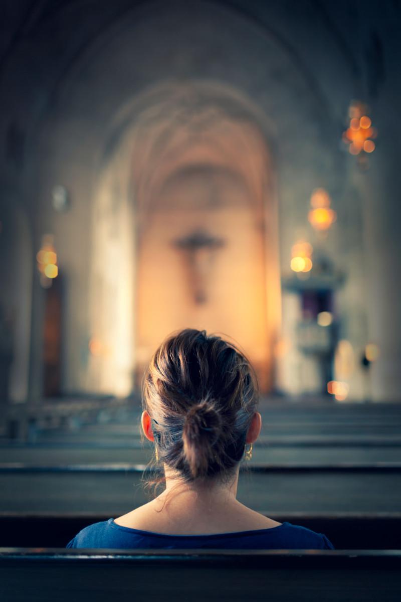 Kirkon hiljaisuudessa monen on helppo hiljentyä.