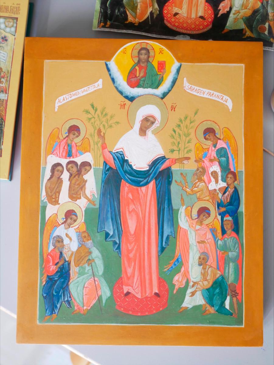 Piispa Mari Leppäsen maalaama Jumalanäiti kaikkien murheellisten ilo -ikoni. Kuva Mari Leppänen.