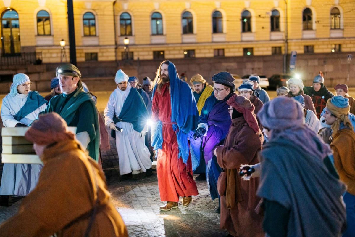 Via Cruciksessa Jeesusta esittää Panu Haavisto. Kuva: Jani Laukkanen.