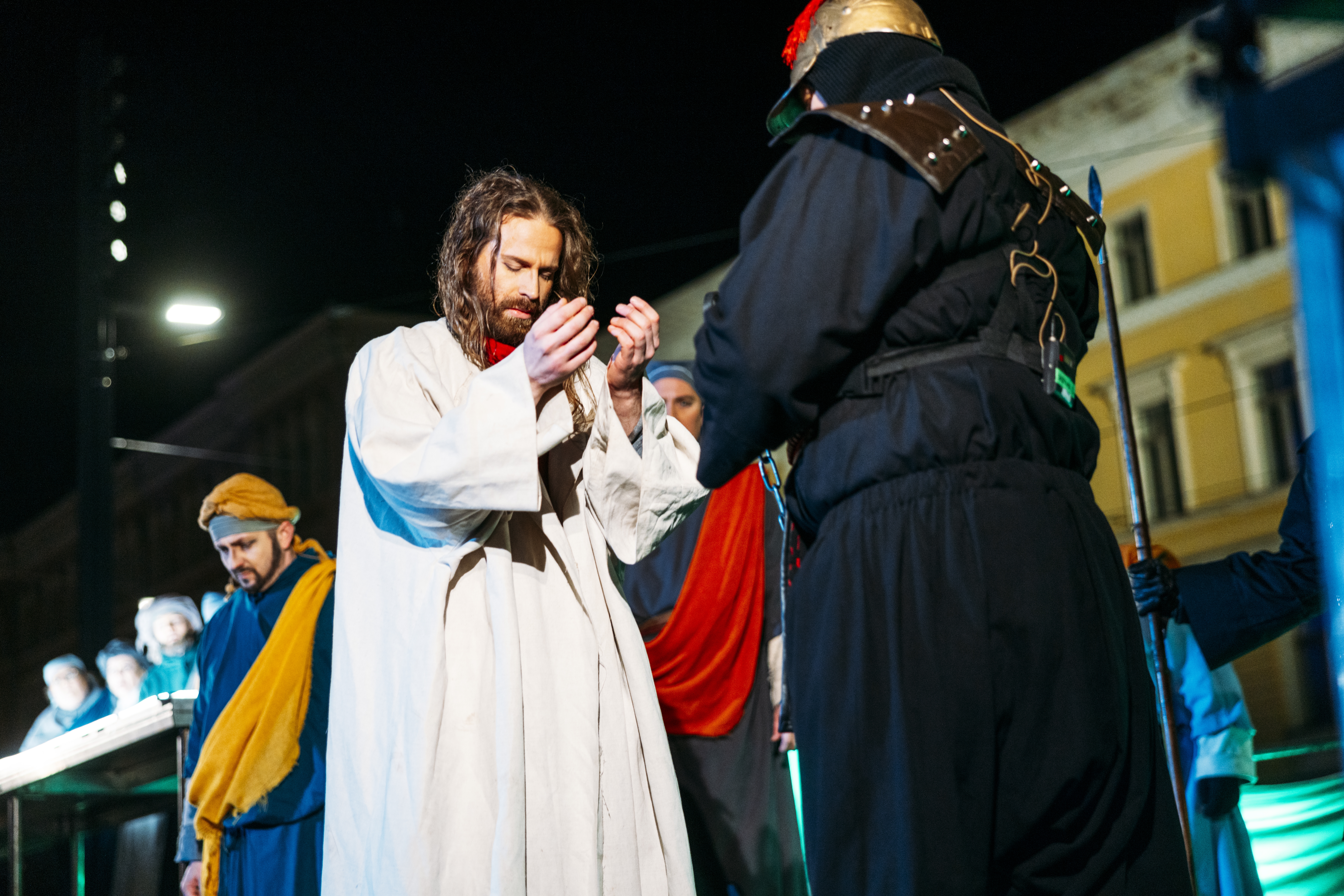 Via Crucis viettää juhlavuottaan. Vuonna 2025 Jeesusta esitti Panu Haavisto.