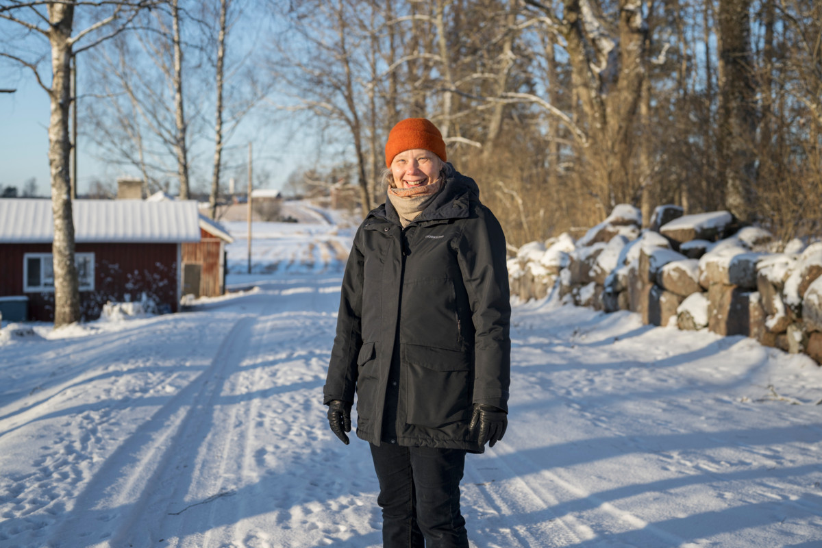 Ingemo Fröbergin perheessä muistetaan päivää, jolloin Ingemon isä Hans Öfverström juoksi ensimmäisten joukossa kohti kotikontuja. Kuva: Juho Kuva