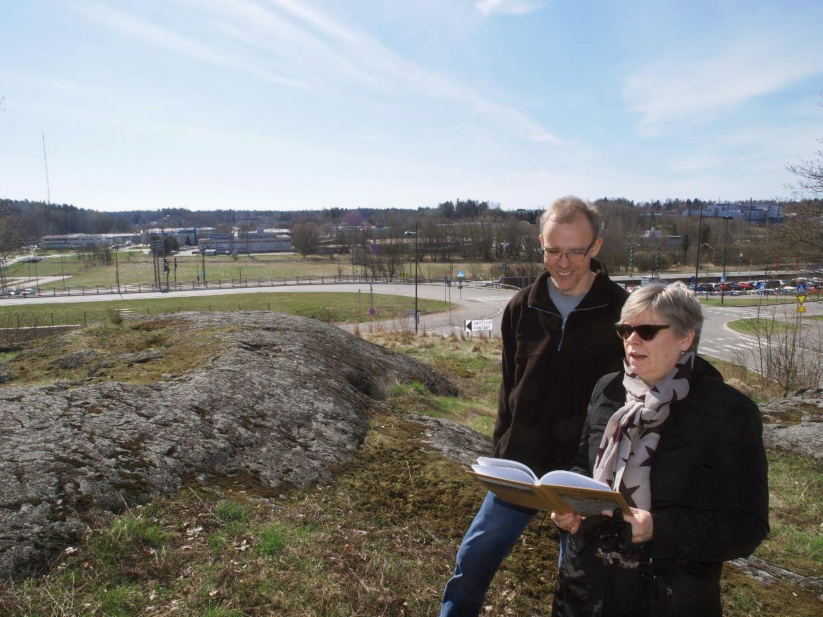 Kalliolta näkee muun muassa Lumenen tehtaan. Kuva: Mauritz Hellström