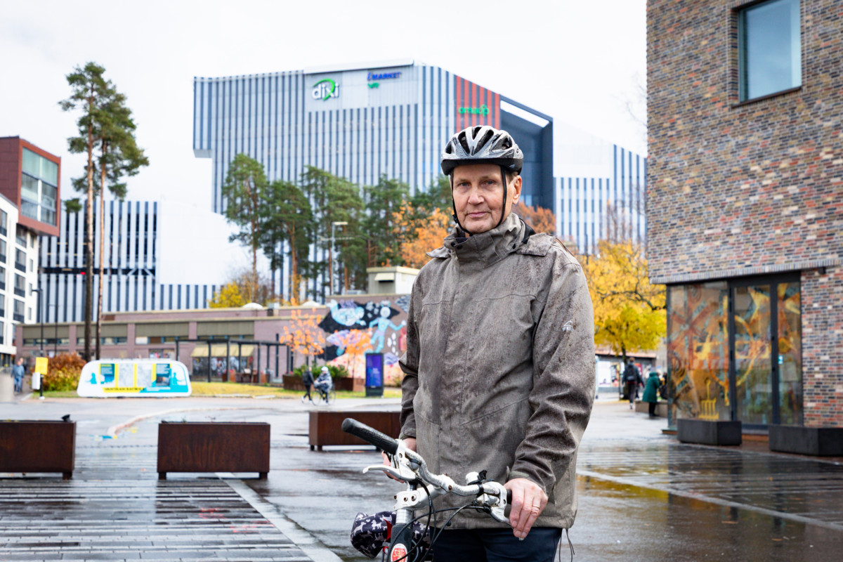 Markku Weckman vaikutti pitkään kokoomuksessa, mutta on nyt perussuomalainen. Hän kokee, että puolueen suhde kristinuskoon on tällä hetkellä mutkaton.