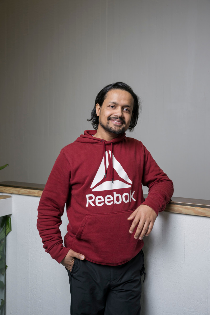 Priyash Pokharel opiskelee Laurea-ammattikorkeakoulussa matkailu- ja ravitsemisalaa. Hän tapasi pappi Panu Mäkelän ryhmätapaamisessa, joita on tarjolla kansainvälisille opiskelijoille. 