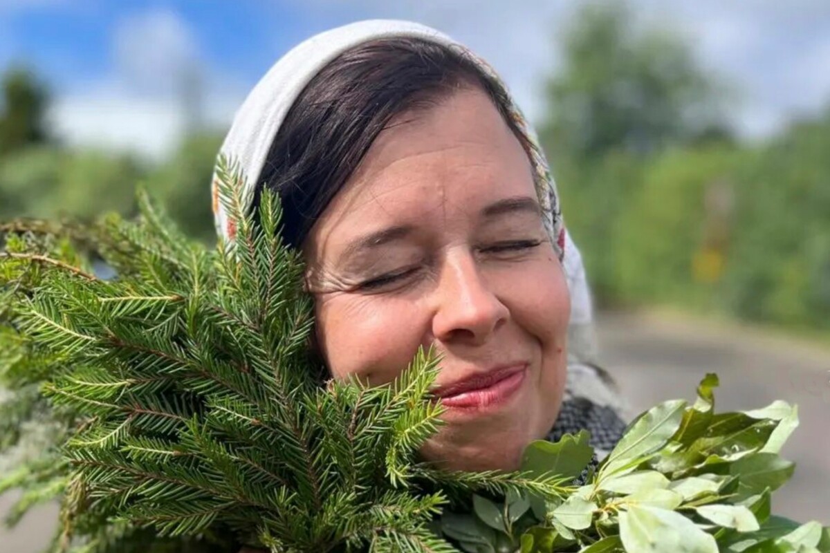 Kuvittaja ja kirjailija Sanna Pelliccioni opiskeli perinnesaunottajaksi käytyään saunaseremoniassa. Perinnesaunottajana hän käyttää nimeä Sauna-Kaisa. 