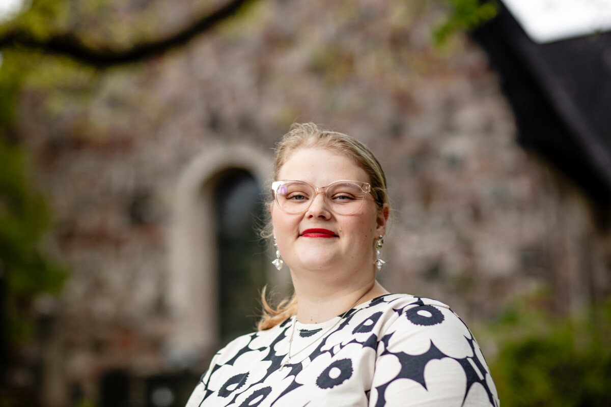 Alli Aarnio on ollut positiivisesti yllättynyt siitä, kuinka hyvässä hengessä kokoukset yleensä sujuvat.