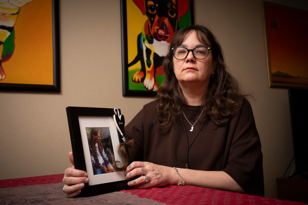 Anu Rostin puoliso, Jussi, kuoli vuonna 2024 yllättäen leikkauksen jälkeen. Kuva Esko Jämsä.