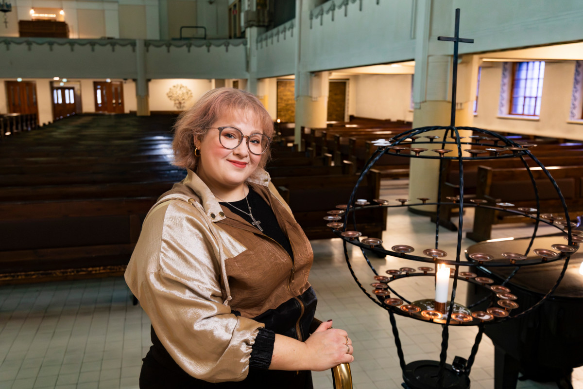 – Nuoret aikuiset ovat ottaneet tapahtuman hyvin omakseen ja luovat sen tunnelman, sanoo laulutapahtuman solisti Salli Ahtiainen-Helanne. 