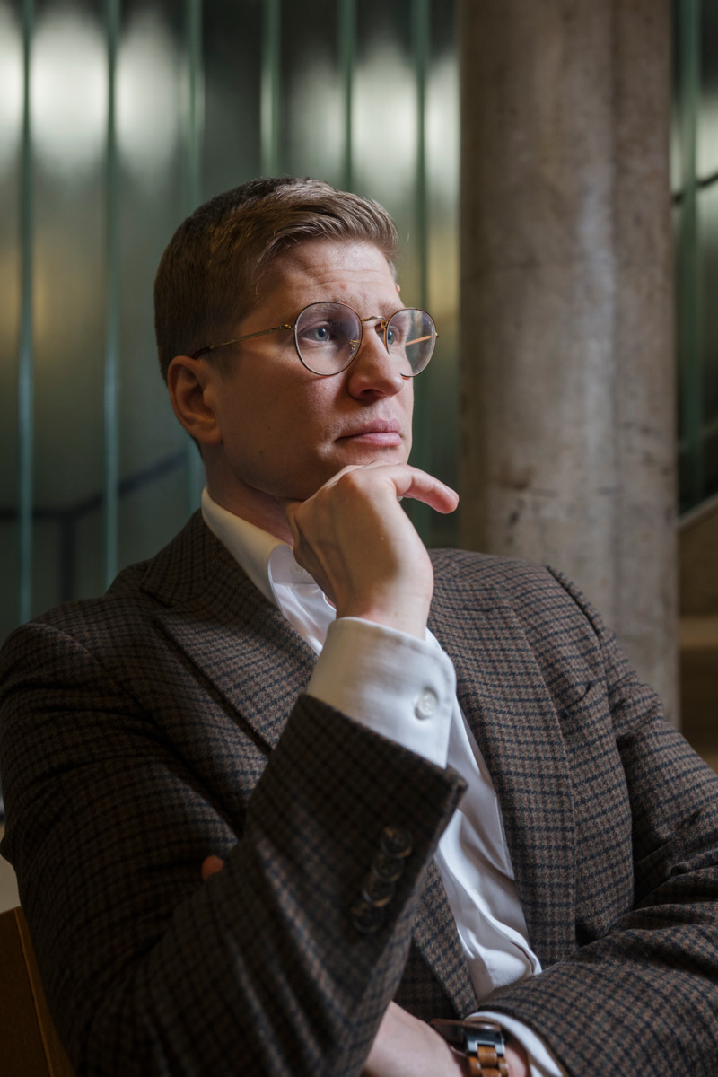 Uhista ja haasteista puhuminen ei Henri Vanhasen mukaan tee niistä sen todennäköisempiä. Eihän sekään, jos omistaa sammuttimen, tee tulipalosta todennäköisempää, vaan se on viisasta varautumista. Valokuvaaja: Juho Kuva