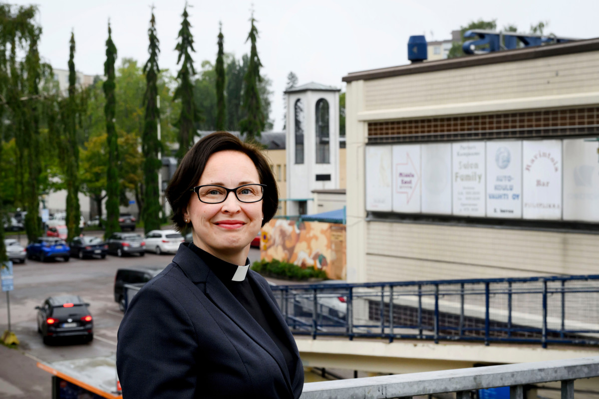 Hakunilan seurakuntaneuvosto valitsi 24. elokuuta kirkkoherraksi Salla Poropudaksen.