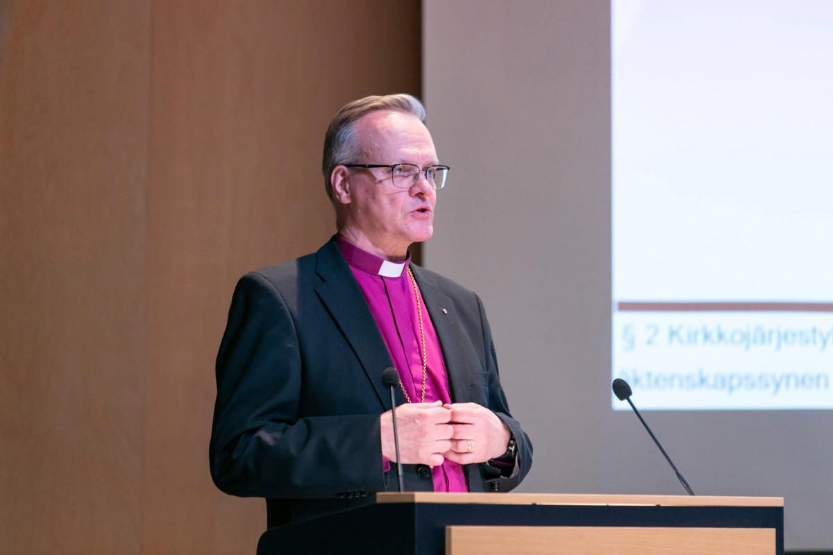 Arkkipiispa Tapio Luoma näkee, että kirkollisella vihkimisellä ja siinä pyydetyllä Jumalan siunauksella on tärkeä merkitys kaikille avioliittoon vihittäville pareille. Piispainkokouksen esityksen kaatuminen on siksi hänen mielestään erittäin harmillista.