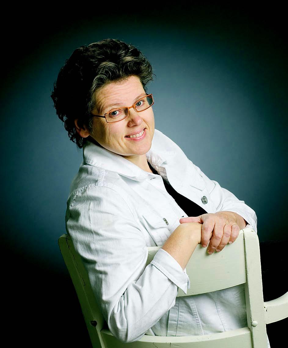 Kirsti Ellilän Pappia kyydissä ‑kirjassa teologiasta tulee arkea.