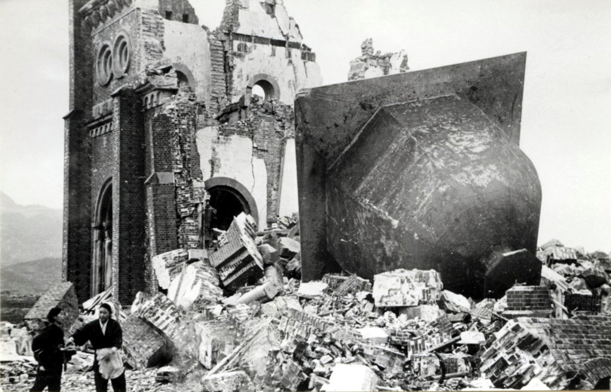 Urakamin katedraali näytti tältä tammikuussa 1946. Kuvan on ottanut Hidetsugu Aihara, joka kuului pommin tuhoja tutkineeseen tieteelliseen tiimiin. Kuva: Hidetsugu Aihara/Wikimedia Commons