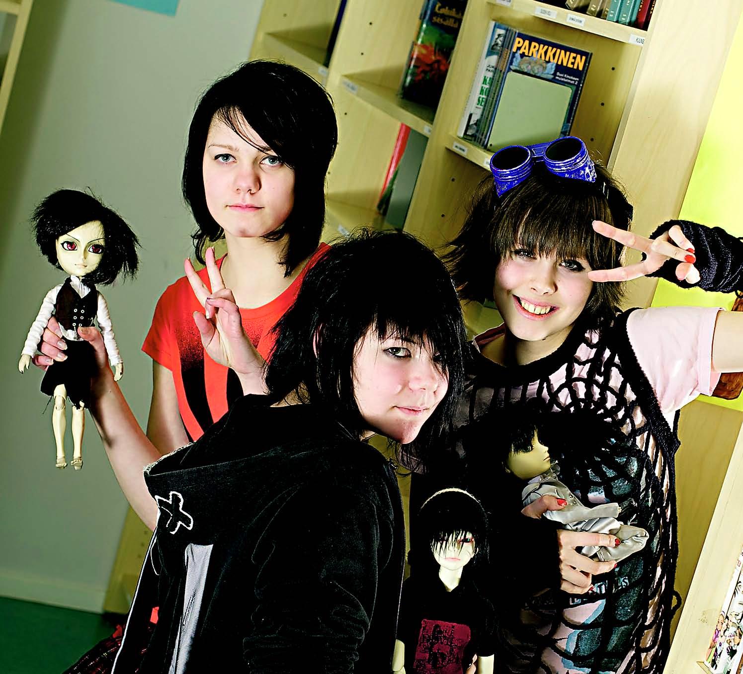 Teini-ikäinen tyttö ensimmäistä kertaa anaaliseksiä