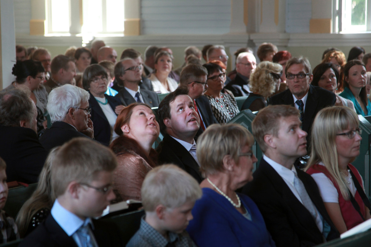Toivakan kirkon kattomaalauksia on ihailtu ja ihmetelty 70-luvulta lähtien. Heikki Kotilainen/Toivakan lähikirkkoalue