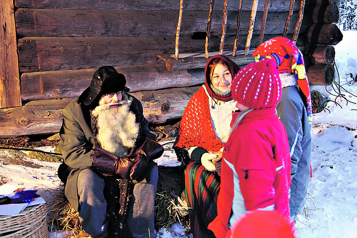Joulupolulla. Seurasaaressa voi joulun alla tavata joulupukin muoreineen.