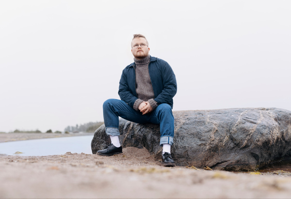 Viime vuosina Jussi Pelkonen on halunnut jakaa musiikillaan toiveikkaampaa viestiä kuin ”millään ei ole mitään väliä, mutta juodaan nyt kaljat”.