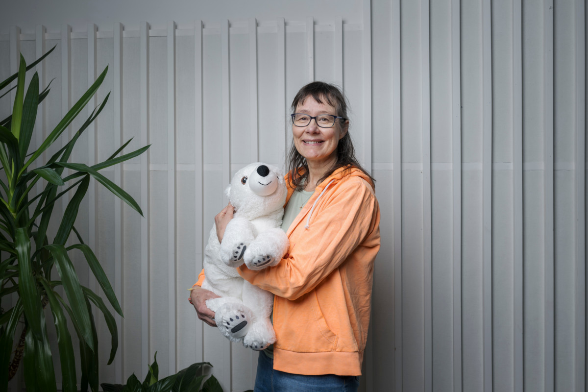 ”On tärkeää tukea heitä, jotka kaipaavat konkreettista apua arkeensa. Isokin apu voi lähteä liikkeelle pienistä teoista”, Tanja Routama sanoo. Kuva Juho Kuva.