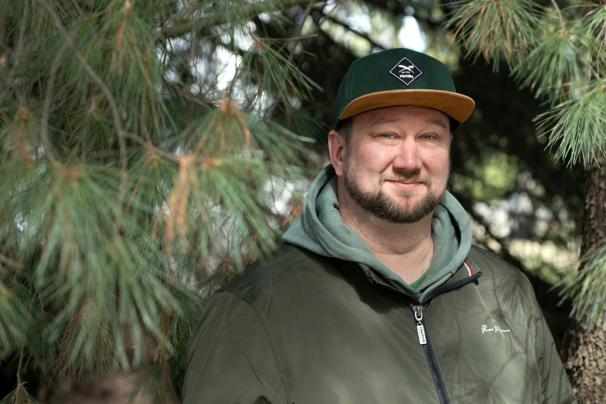 Jani on nyt 39-vuotias. Hän menetti puolisonsa runsaat kaksi vuotta sitten. Pari ehti olla yhdessä 15 vuotta ja saada kaksi tytärtä. Kuva: Annika Rauhala