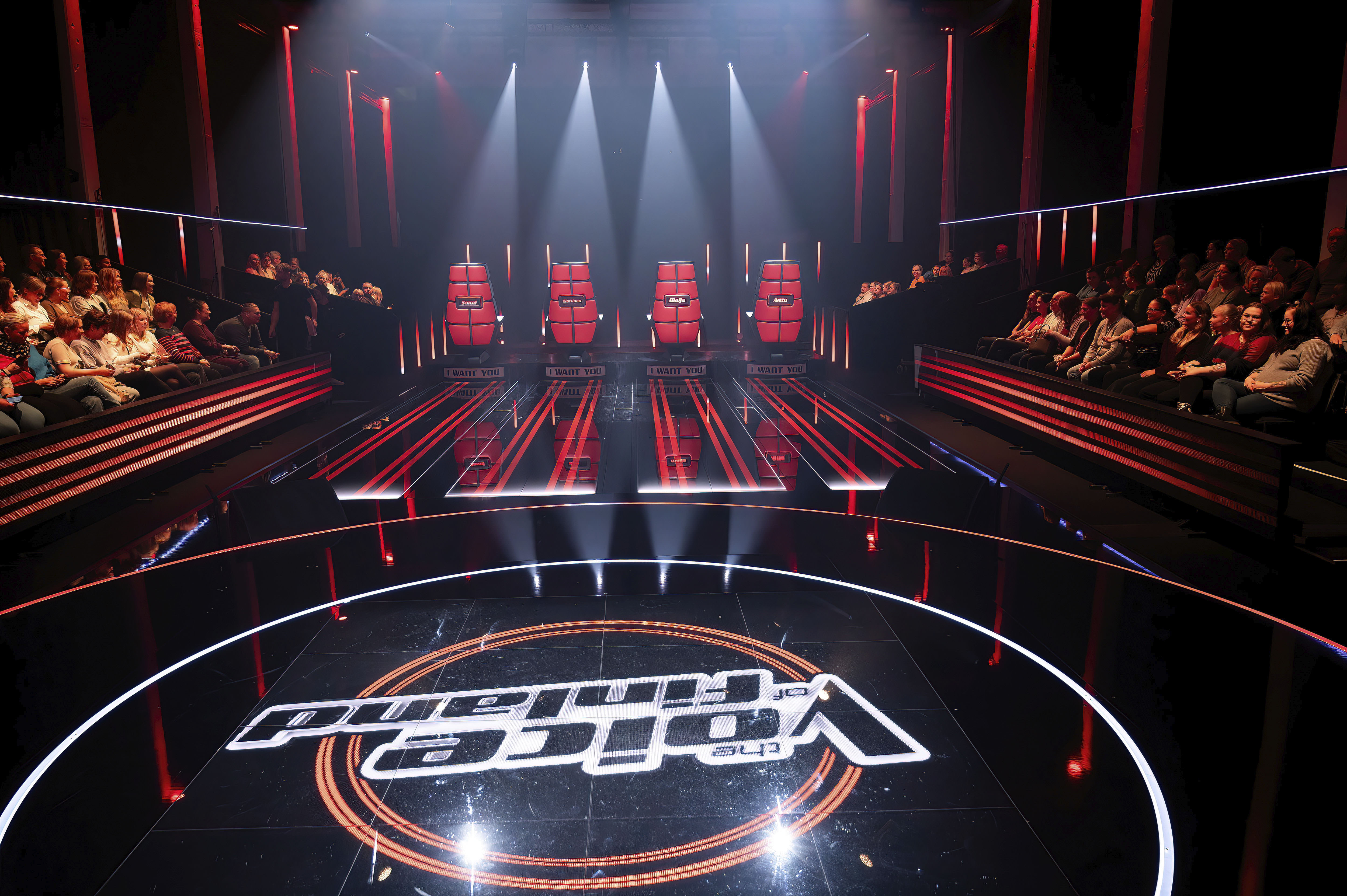 Kävellessään esiintymislavalle Noa Pohjasmäki rukoili vielä viimeisen kerran. Sitten hän aloitti valitsemansa biisin ja odotti tuomarien tuolien kääntymistä.