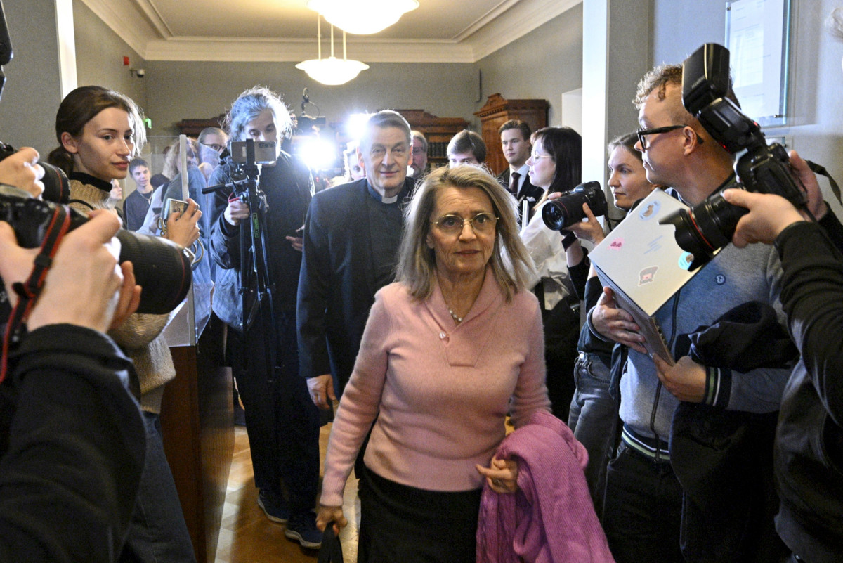 Kansanedustaja Päivi Räsänen ja puoliso Niilo Räsänen astelivat korkeimman oikeuden suulliseen käsittelyyn torstaina 30. lokakuuta. Kuva: Markku Ulander / Lehtikuva