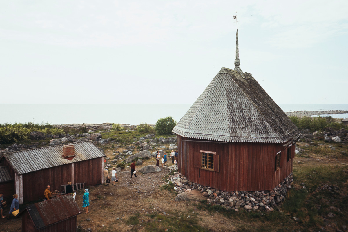 Nykyinen Kallankarien kirkko on vuodelta 1780 ja se on ollut vuosikymmeniä nähtävyys. Museovirasto/Kansatieteen kuvakokoelmaPekka Kyytisen kokoelma