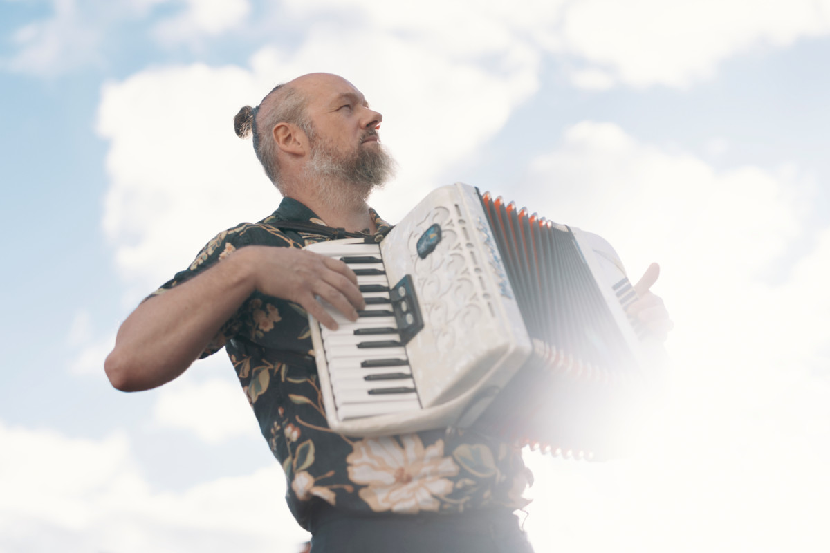 ”Nuorempana maine, kunnia ja raha olivat tärkeämpiä asioita, mutta nykyään ajattelen, että musiikilla on itseisarvo“, Jiri Kuronen sanoo.