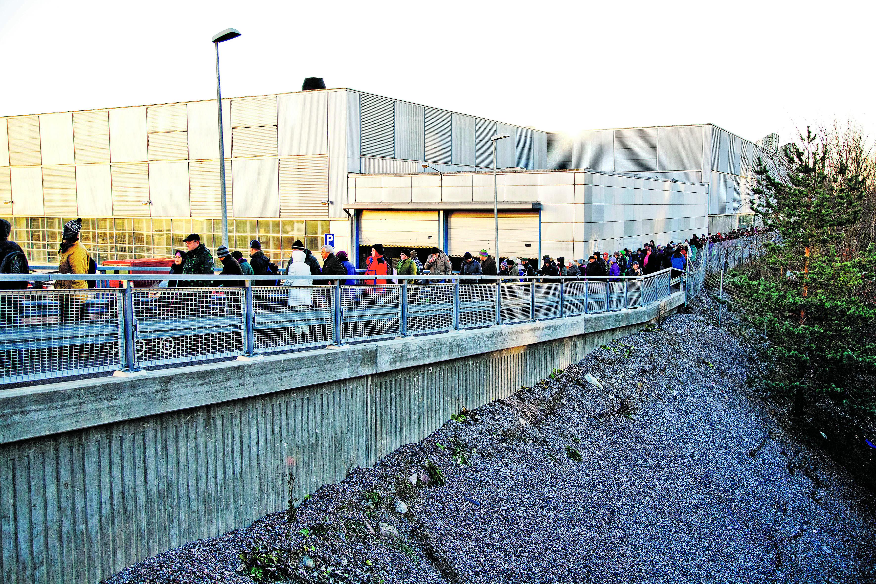 Hengenpitimiksi. Leipäjono Liikuntamyllyssä on viime aikoina pidentynyt. Tuoreen tutkimuksen mukaan joka neljäs leipäjonossa käyvä oli kokenut viimeisen kuukauden aikana jatkuvasti tai usein nälkää.