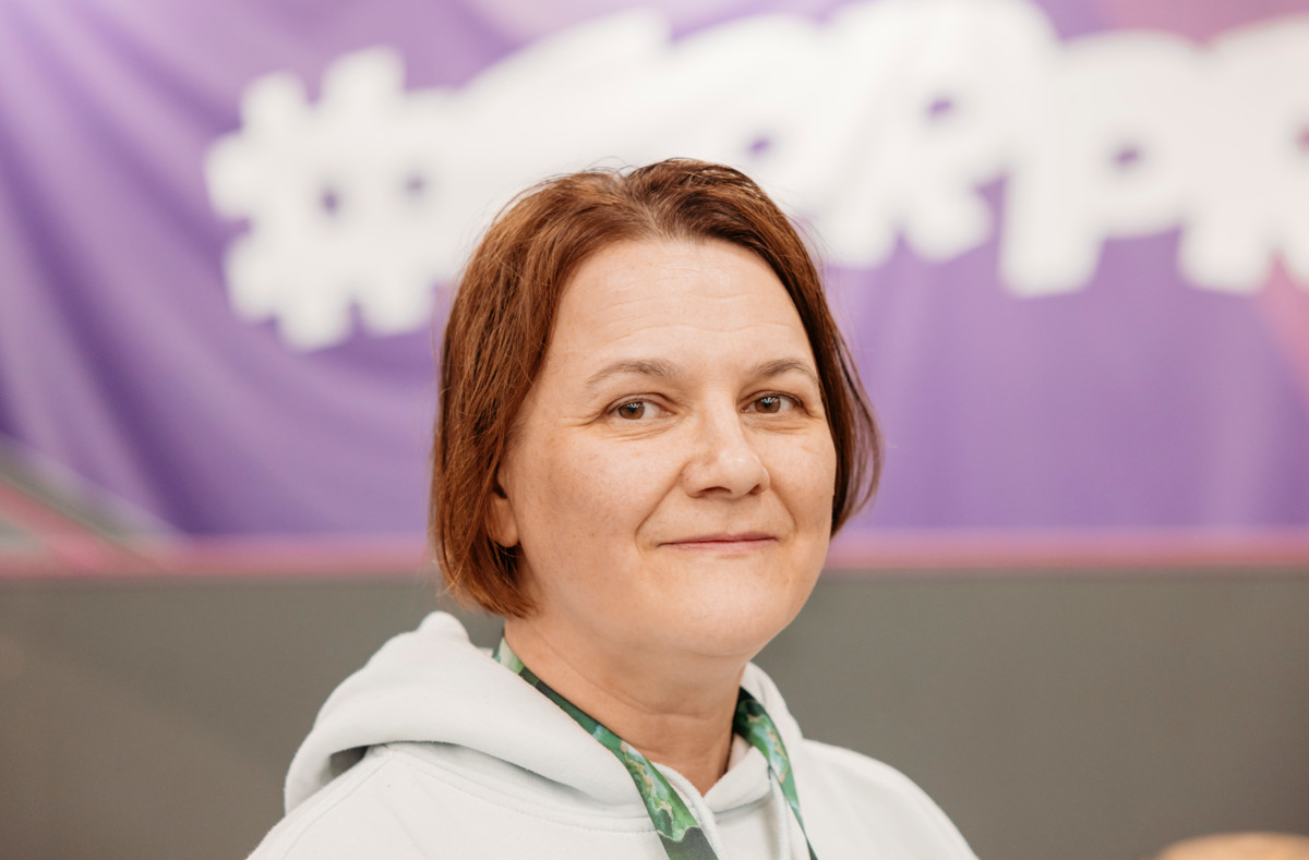 Leiriohjaaja Marjo Suorsa kertoo, että sisällöt ovat Superpark-riparilla samat kuin muillakin leireillä, mutta aikataulu hieman tiukempi, jotta päiviin saadaan mahtumaan sekä opetussisällöt että aikaa sisähuvipuistossa. Leiriläisten päivä kestää aamu yhdeksästä neljään iltapäivällä.