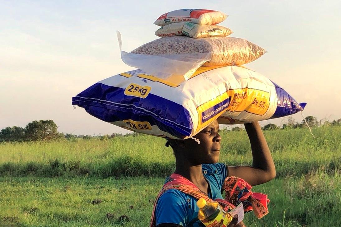 musta nainen kusipää