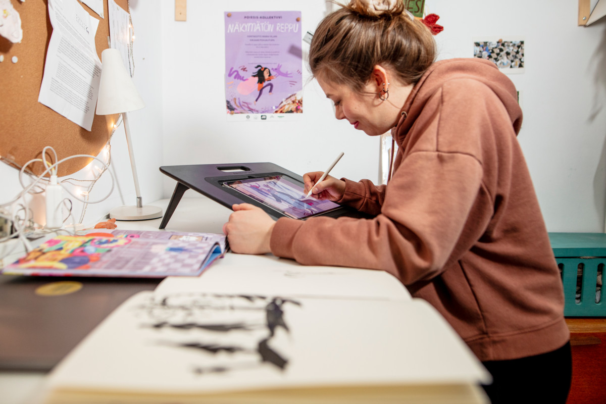 Maria Vilja oli lasten- ja nuortenkirjallisuuden Finlandia-ehdokkaana vuonna 2024 kirjallaan Kesän ainoa kaunis päivä. Vuonna 2025 hän sai Rudolf Koivu -palkinnon, joka jaetaan parhaasta lasten- tai nuortenkirjan kuvituksesta.