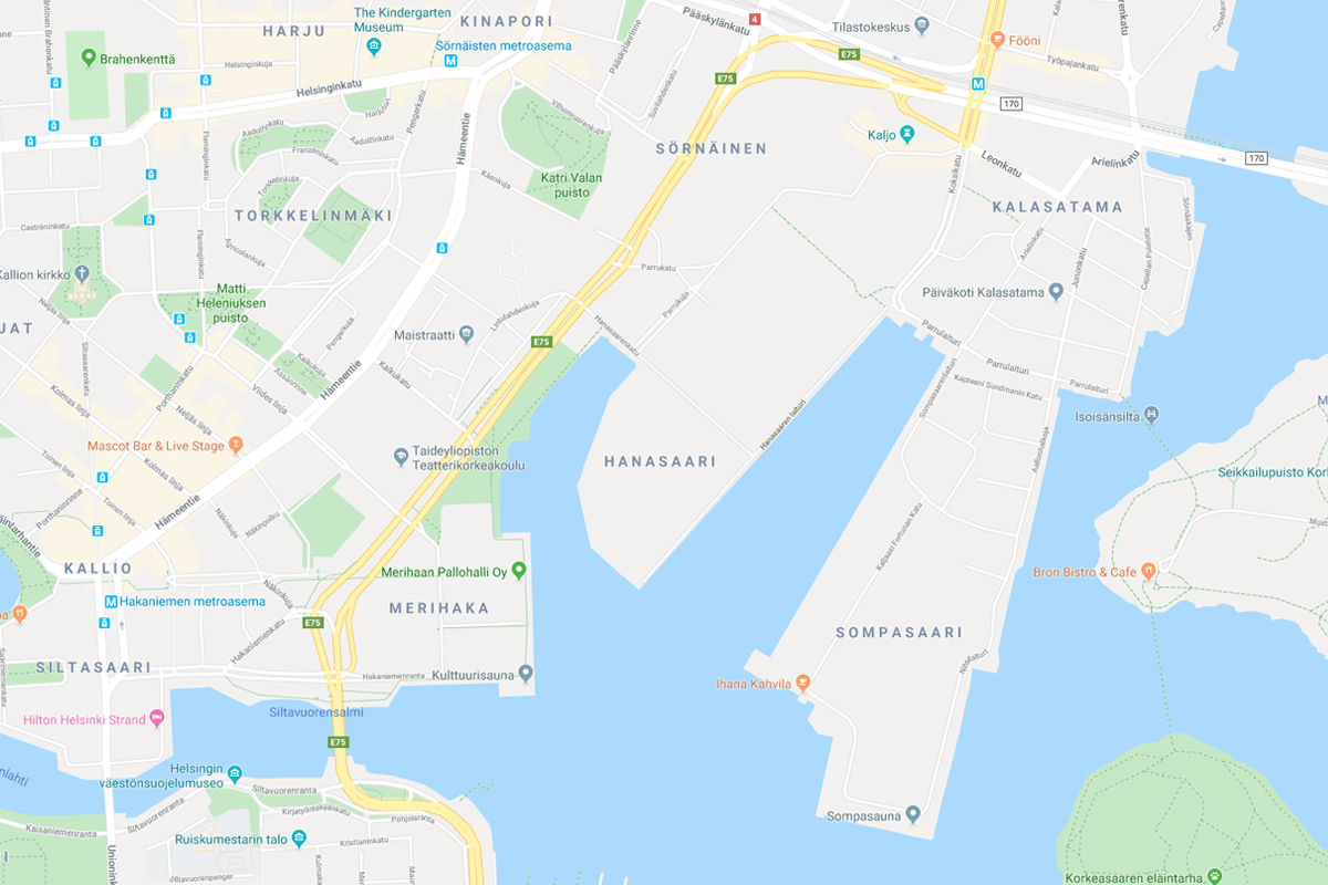 Kalasataman rantaviiva on rakennettu täyttömaalla sellaiseksi, miltä se näyttää nykyään. Maan alle jäi saariakin. Kuva Google Maps.