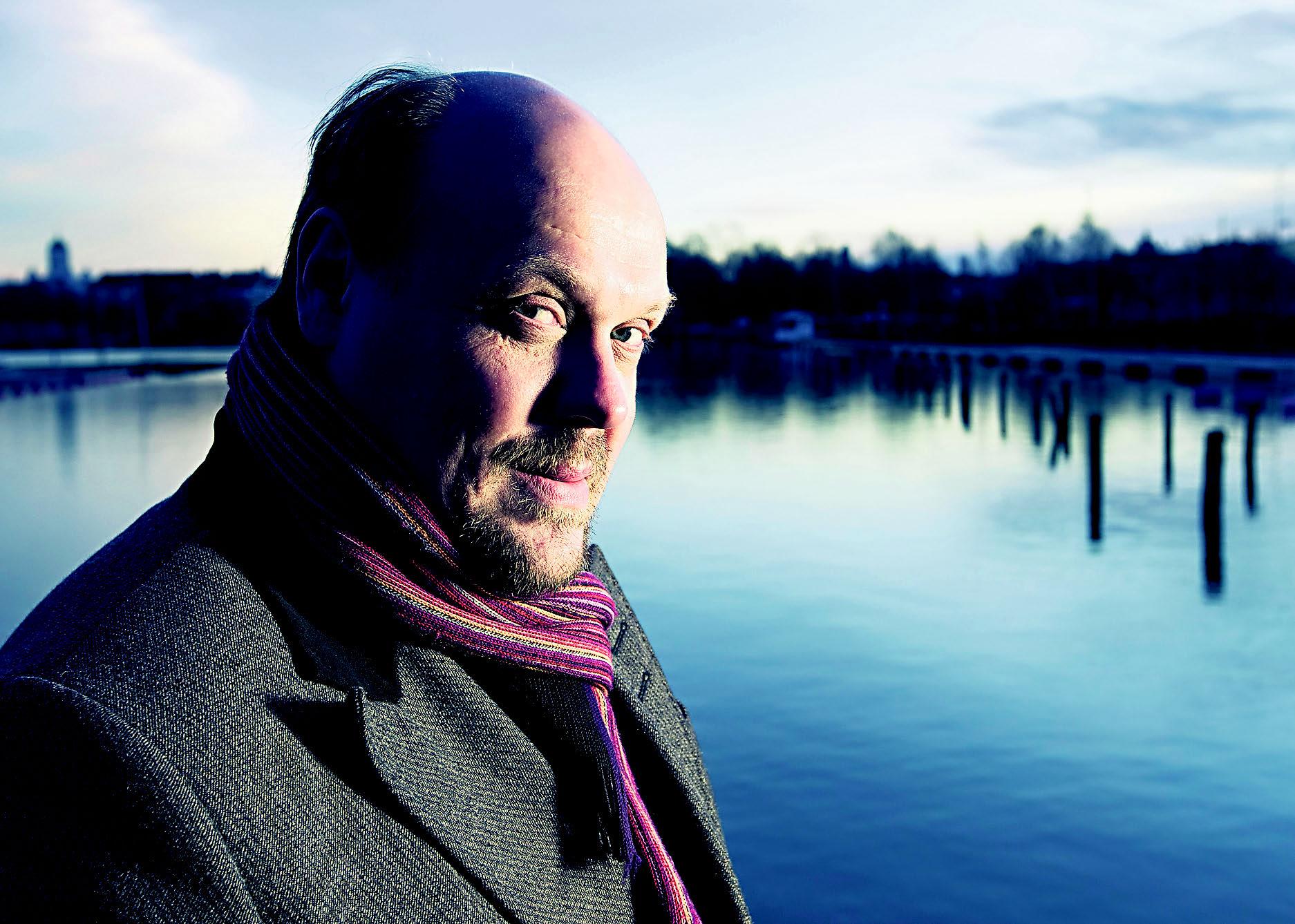 Hannu-Pekka Björkmanin mielestä näyttelijän elämässä on hyvä olla muutakin kuin teatteri.