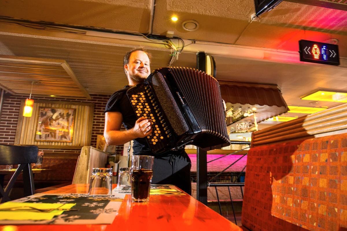 Kanttori Jussi Salonen kävi tunnustelemassa Ravintola Sorennon tunnelmaa jo ennakkoon.