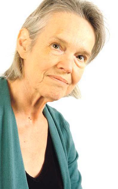 Merete Mazzarella kannustaa panemaan muistot paperille.