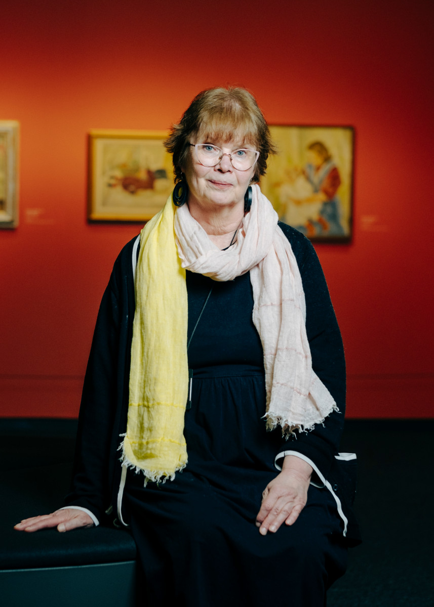 Kansallisgallerian kokoelmahallintajohtaja Riitta Ojanperä on valinnut Eero Nelimarkka -näyttelyyn teoksia, jotka antavat maisemamaalarina pidetystä taiteilijasta monipuolisen kuvan.  