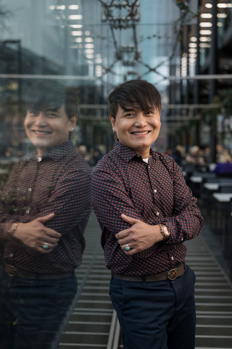 – Tykkään aina, jos lauletaan korkealta ja koskettavia lauluja, sanoo Francis Asis.