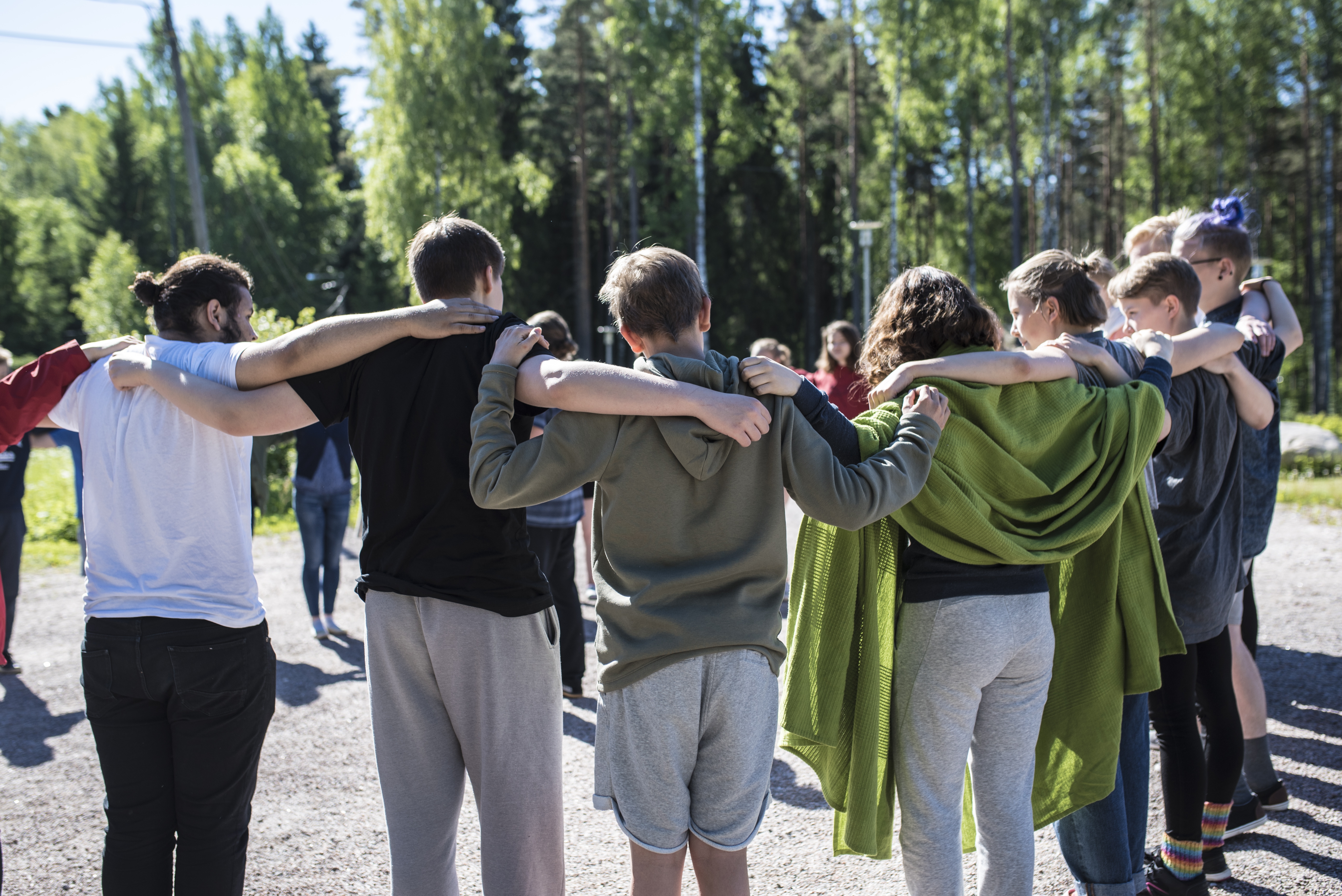 Vuoden 2026 rippikouluihin kutsuttiin etenkin vuonna 2011 syntyneitä nuoria. Kuvassa on mediarippileirin osallistujia Lohirannan leirikeskuksessa kesällä 2022.