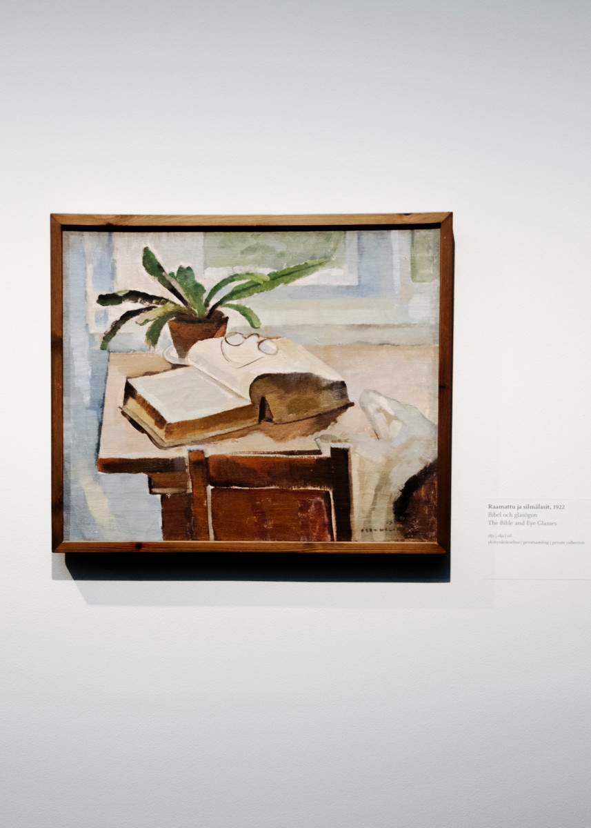 Maalaus Raamattu ja silmälasit on vuodelta 1922. Beckiläinen uskonsuuntaus, jota Nelimarkka edusti, korosti Raamatun arvovaltaa. Raamatun lukemista pidettiin tärkeänä.