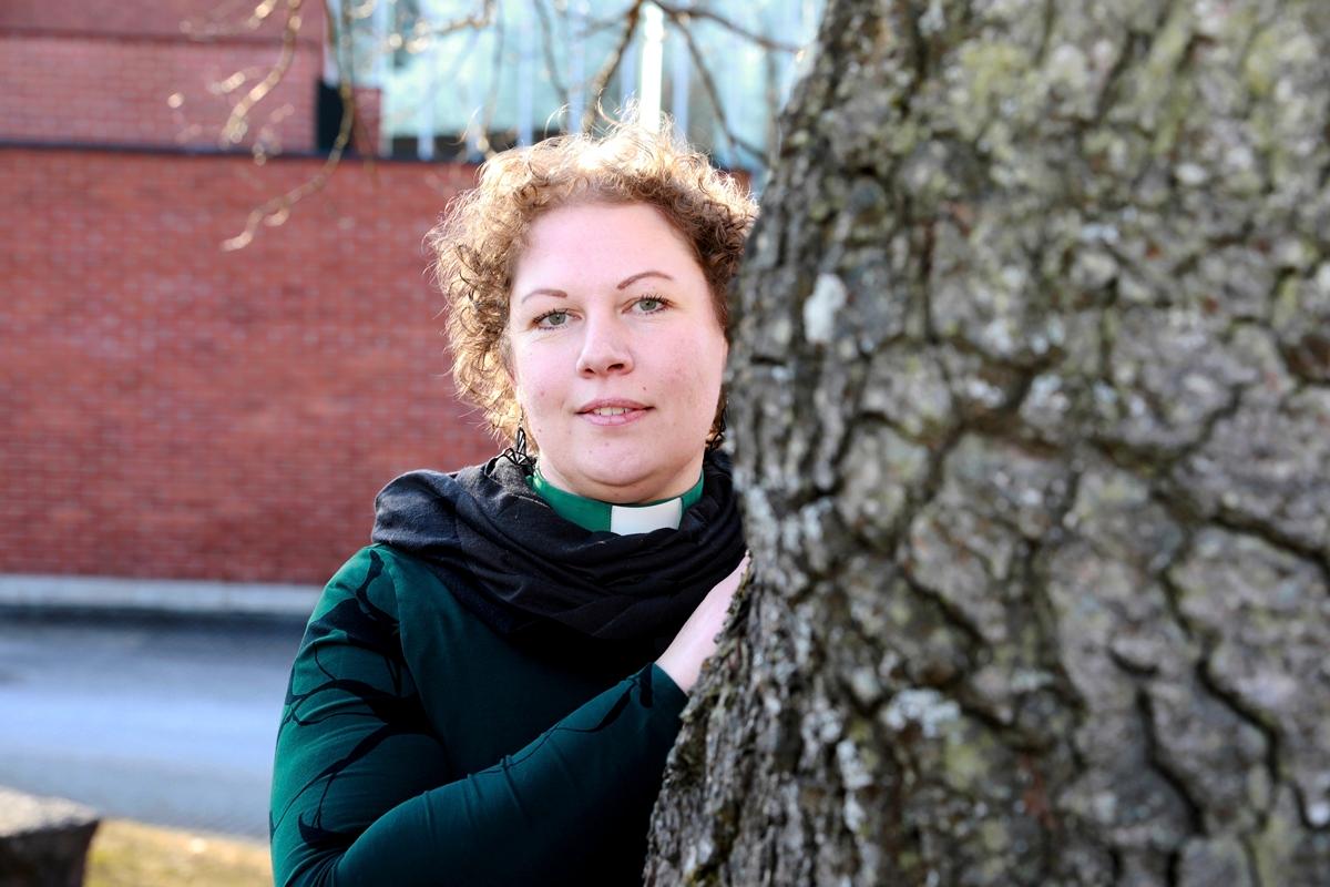 Ilman vapaaehtoisten työpanosta ei hoivaparkkia voisi järjestää, sanoo Minna Martiskainen, joka toimii etsivän vanhustyön diakonina Olarin seurakunnassa.