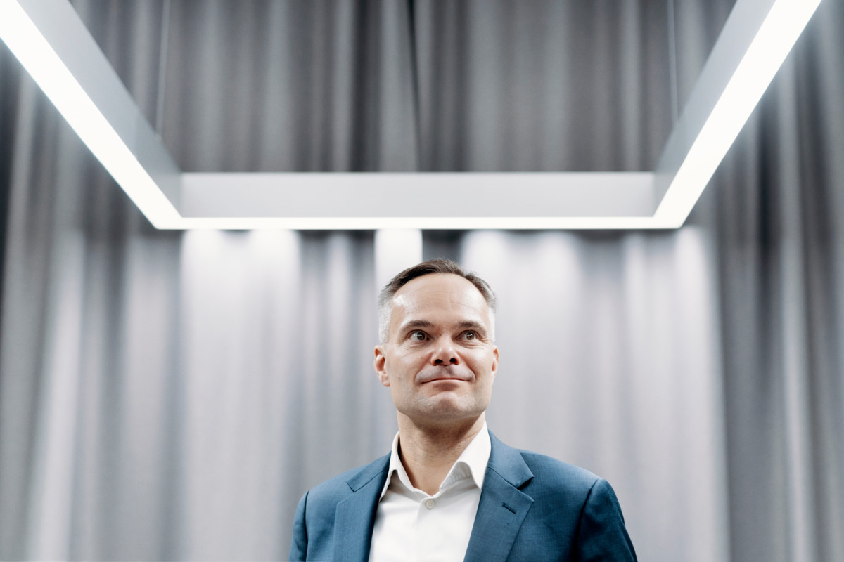 Kai Mykkänen valittiin kotikaupunkinsa Espoon kaupunginjohtajaksi syksyllä 2024, ja hän aloitti tehtävässä helmikuussa 2025. Kaupunginjohtajana hän kokee voivansa olla enemmän sovittelija ja vähemmän vastakkainasettelujen kohde.