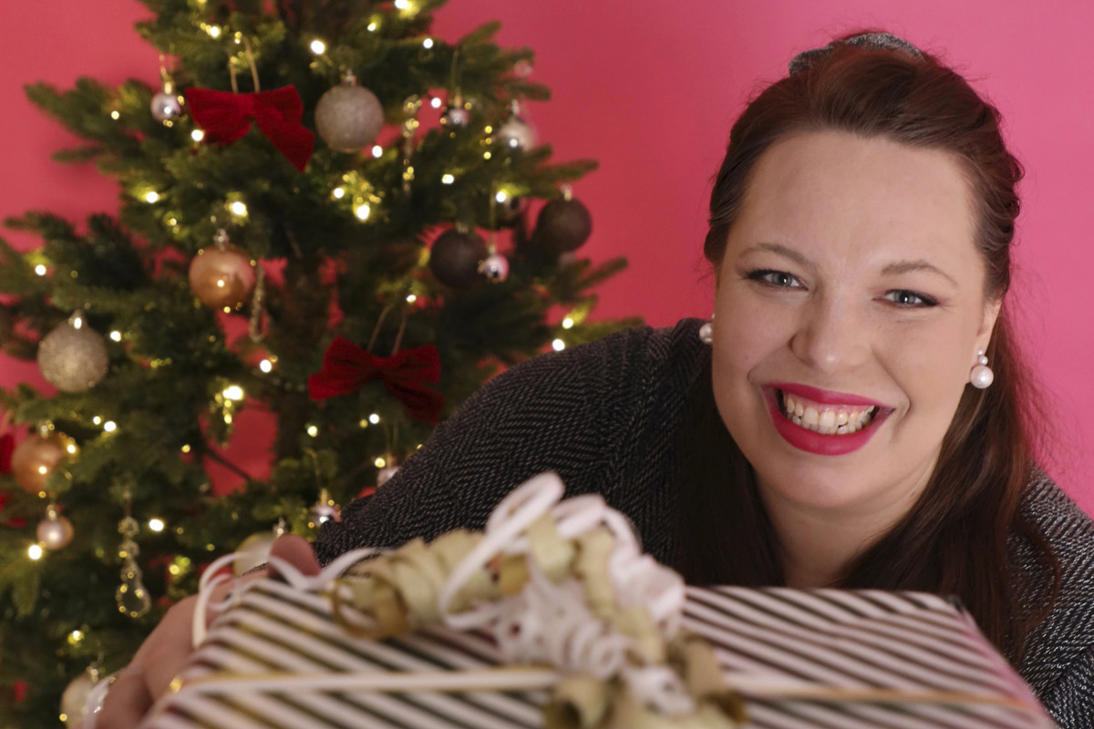 Henna Nieminen halusi kirjoittaa laulun Jeesuksen syntymästä ja toivoi, että kappaleessa on juhlan tuntua.