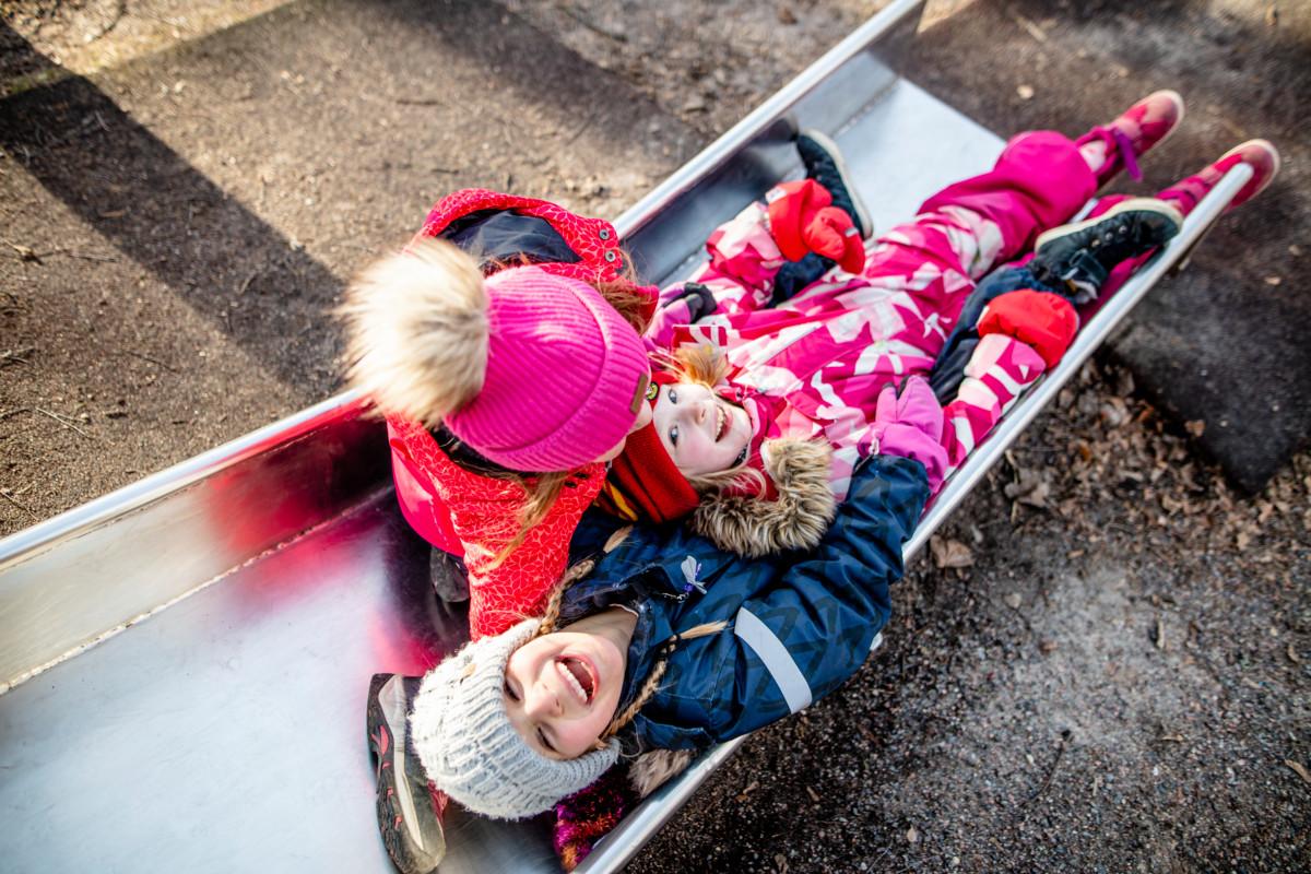 Ulkoilu kuuluu iltapäiväkerhoon.