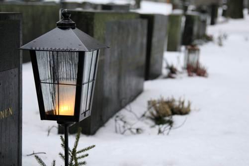 Hautausmaan rauhaa on häirinnyt työmatkapyöräily Hietaniemessä.