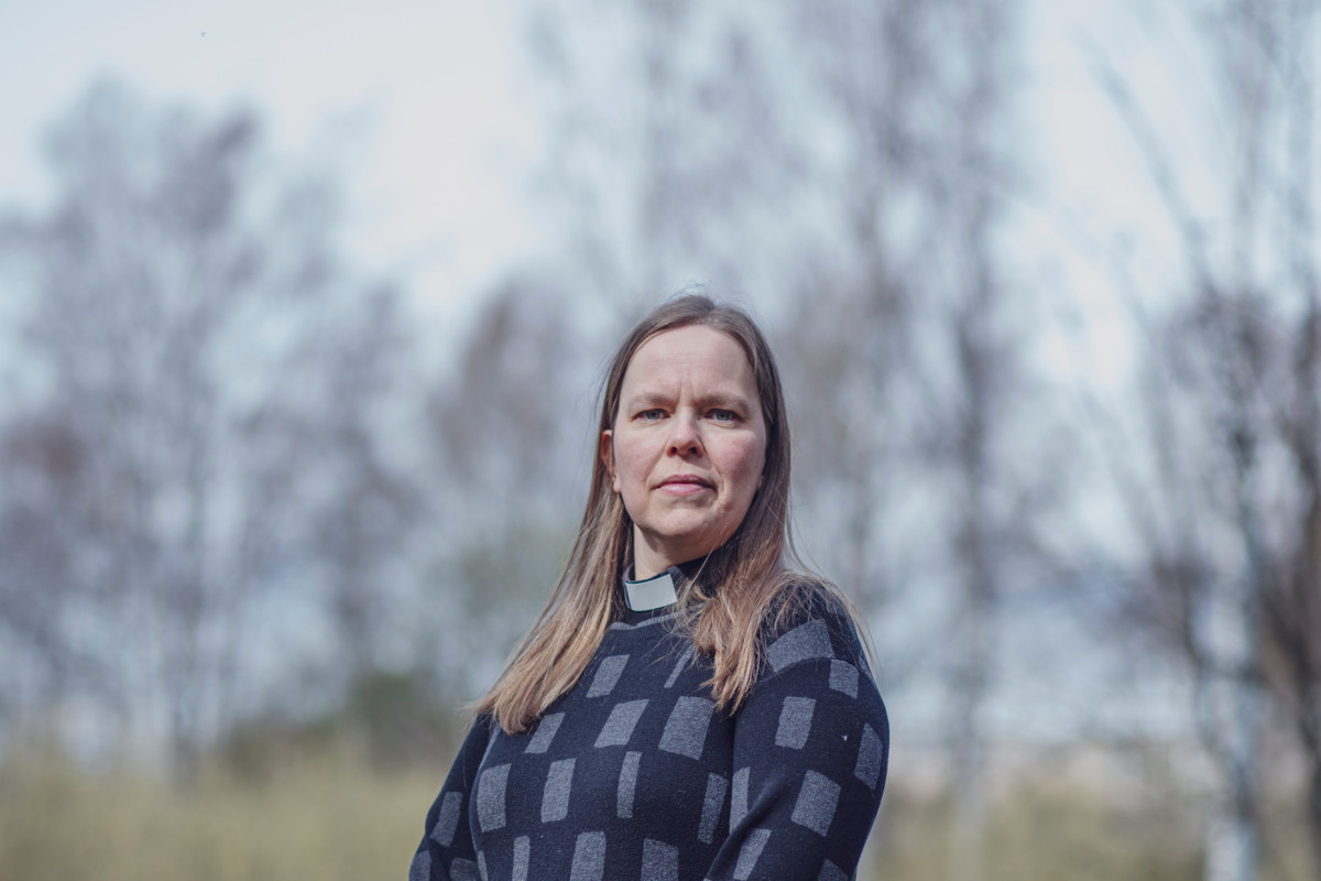 Pappi Reetta Ikonen pitää tärkeänä, että lapsettomuuden tai lapsen menettämisen aiheuttama suru saa näkyä.