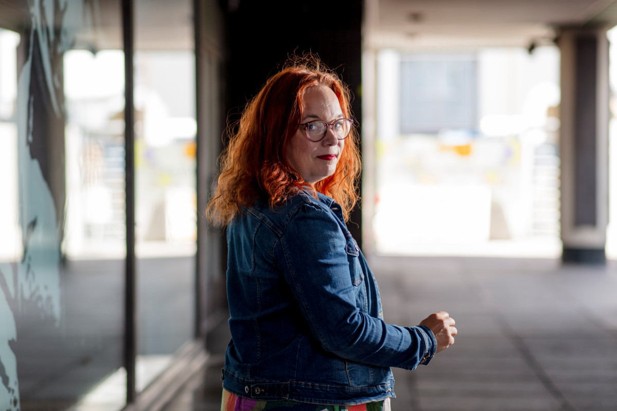 Kaisu Tuokko toivoo, että ihmiset voisivat hänen kirjojensa kautta asettua vaikeassa tilanteessa olevien ihmisten asemaan.