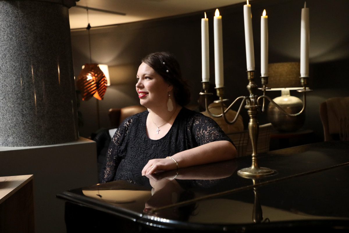 Henna Nieminen sävelsi, sanoitti ja esitti kappaleensa. Laulun synty oli pitkällinen prosessi.