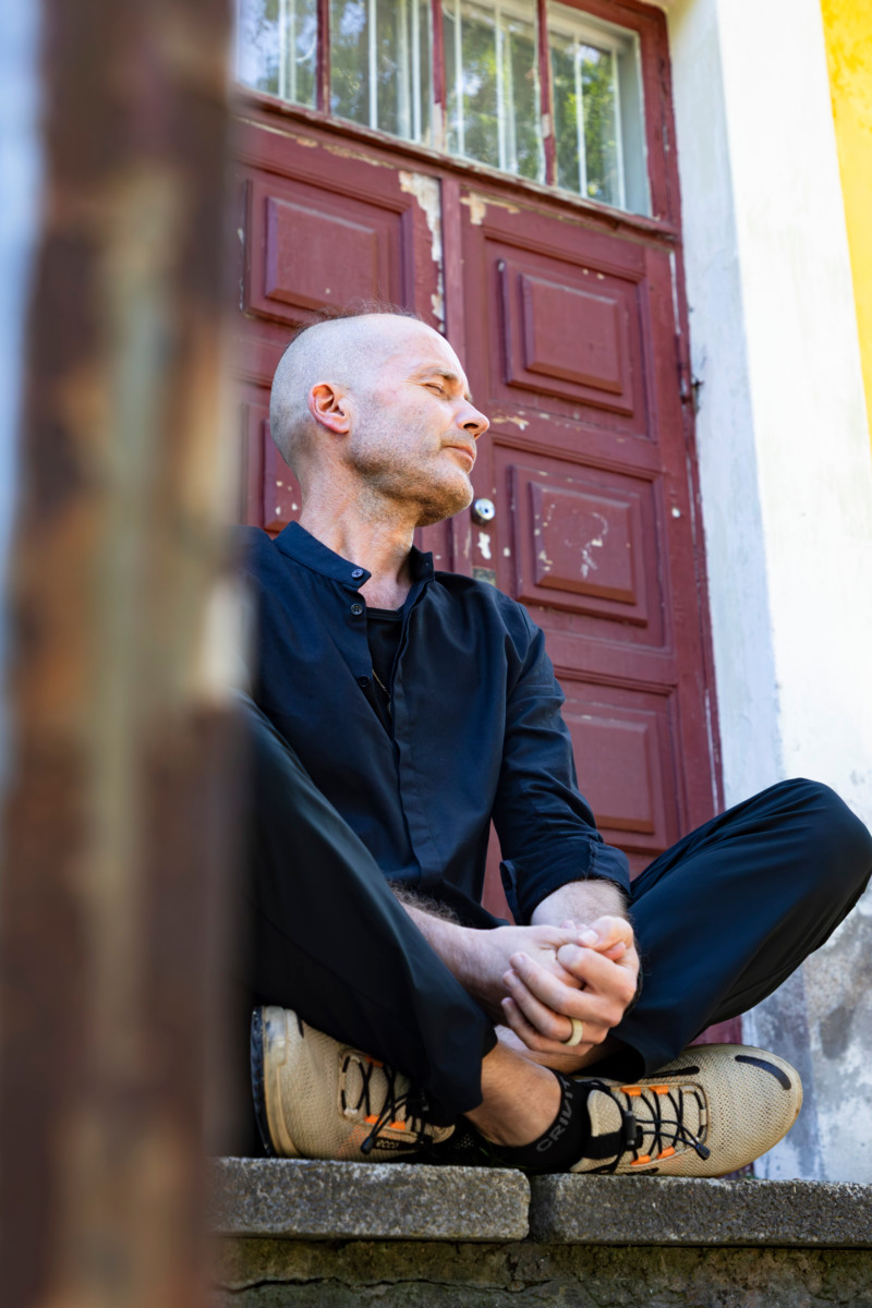 Antti Pentikäinen on oppinut tavoittamaan meditatiivisen tilan, jossa hän tuntee olevansa levossa.