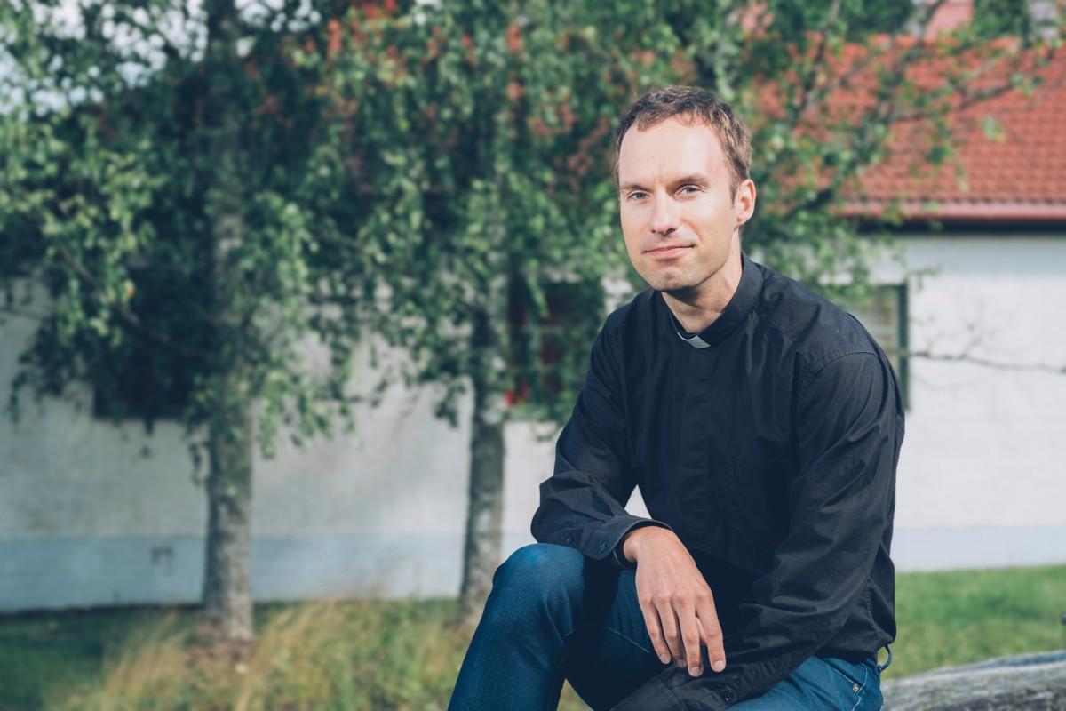 Palaute rippileireistä ja siitä, että niitä ei pilkota tai lyhennetä, on ollut hyvää, kertoo pastori Vilppu Huomo.